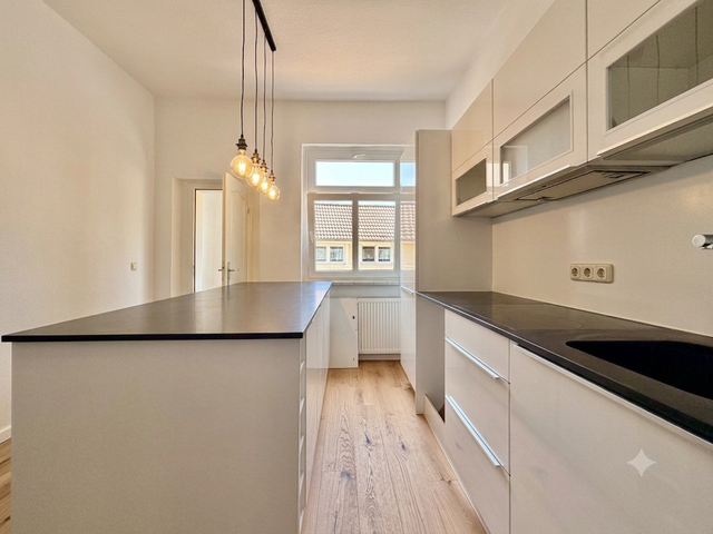 Einziehen und wohlfühlen: Frisch sanierte 4-Zimmer-Wohnung in Hochheim mit EBK & Balkon - Foto 2