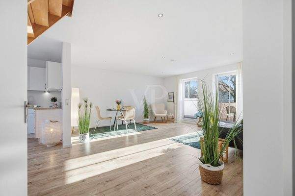 großzügiges Wohnzimmer