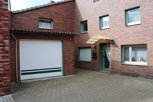 Garage und Eingangsbereich