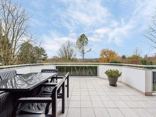 Großzügiger Balkon mit traumhaftem Blick
