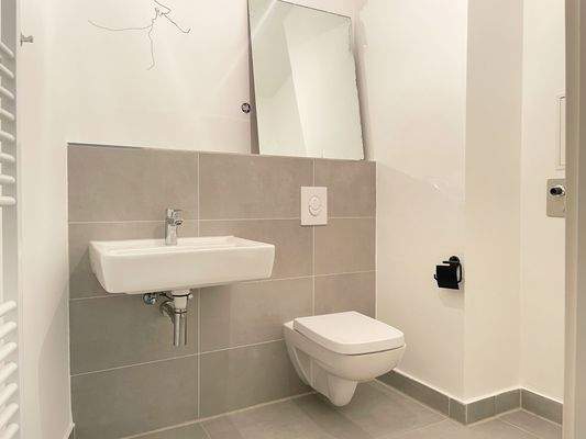 WC mit Waschmaschinenanschluss im UG.JPG