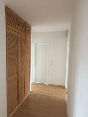 Flur mit Einbauschrank,.jpg