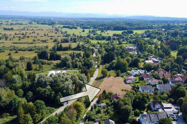 Grundstück mit den Alpen