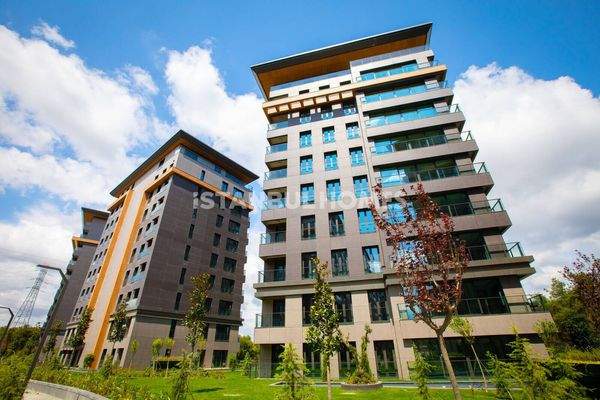Spacious Real Estate with Forest View in Kağıthane Istanbul