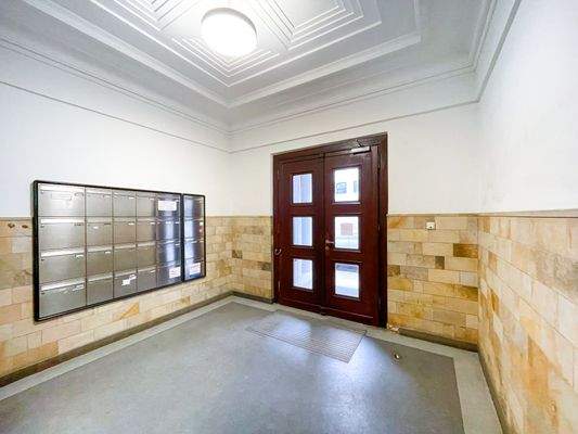 Haupteingang des Gesamthauses