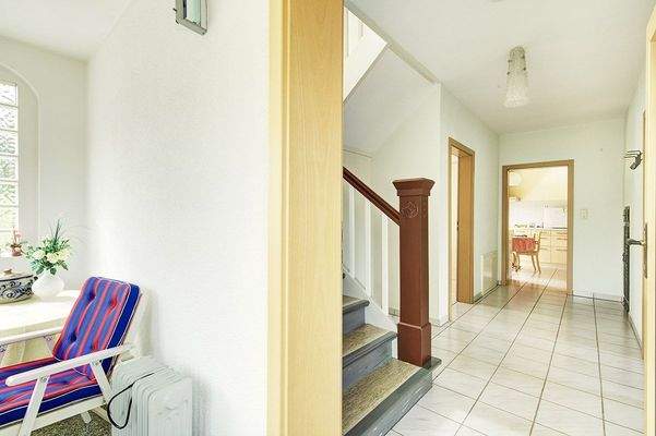 Eingangsbereich und Flur EG