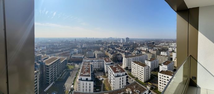 NEU: Exklusive helle 3-Zimmerwohnung mit spektakulärem Ausblick von der Süd-Terrasse, moderner EBK im preisgekrönten SOLID