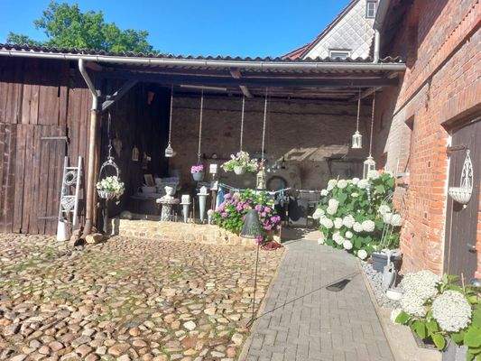 Sitzgelegenheiten unter Schauer