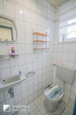 separate Toilette EG