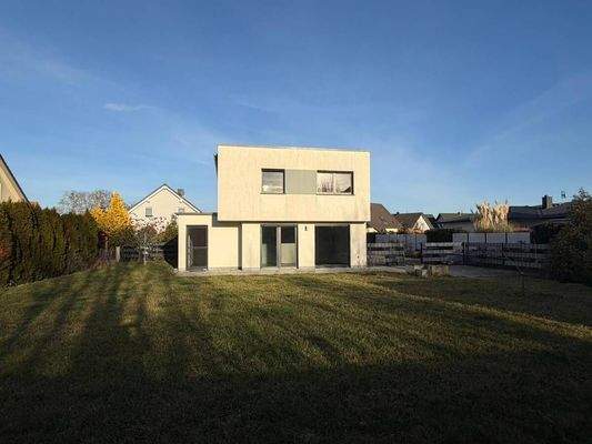 Objektrückseite und Gartengrundstück