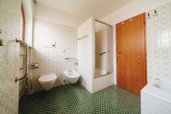 Räumlichkeiten Erdgeschoß-Hauptbad Dusche