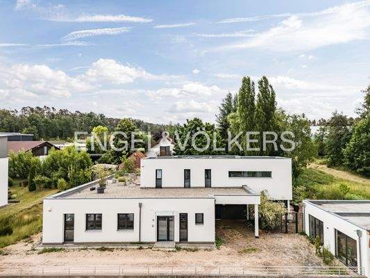 Linker Hand Gewerbe - Rechter Hand Wohnen - Mit separaten Eingängen