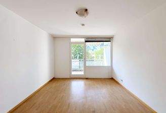 Schlafzimmer mit Balkonzugang