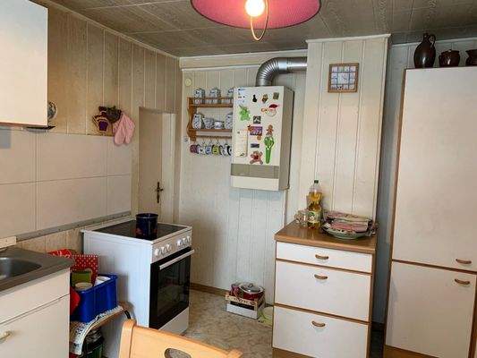 Küche mit Speisekammer