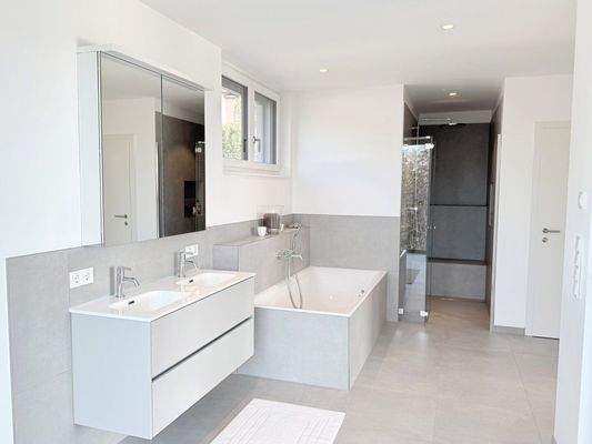 Elternbad im Obergeschoss