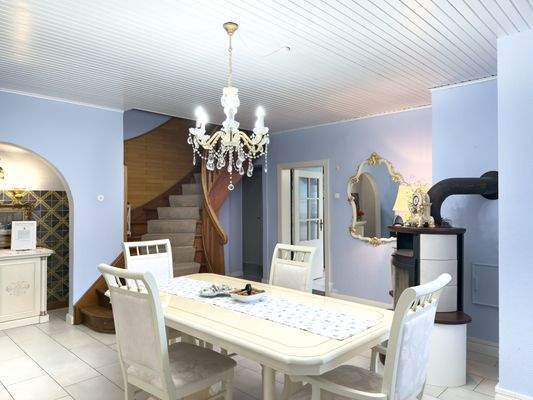 Essbereich mit Küchenzugang