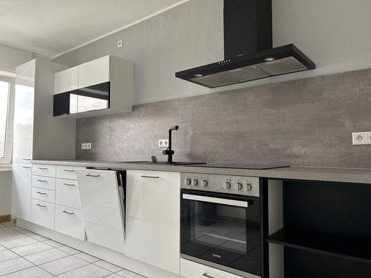 Küche m. vorh. Einbauküche