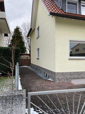 Seitenansicht / Zugang zum Garten 