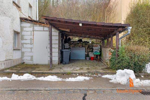 Überdachte Stellplatz- oder Lagerfläche