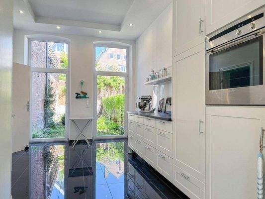 Küche - Blick zum Innenhof