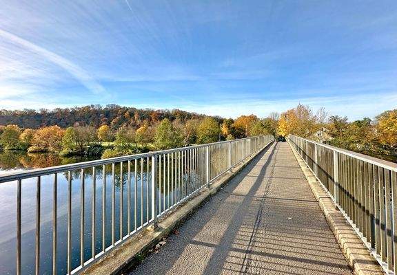 Brücke an der Ruhr (Eine Minute zu Fuß entfernt)