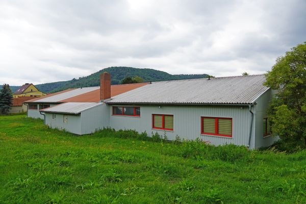 Verkaufs- und Lagerhalle außen 3