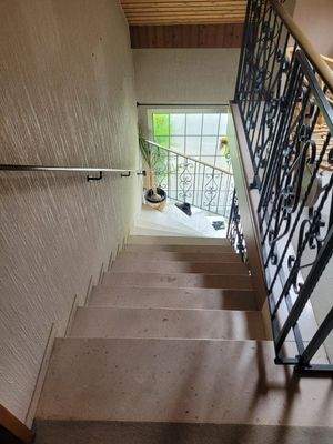Treppe zum Dachgeschoss / Haus 1
