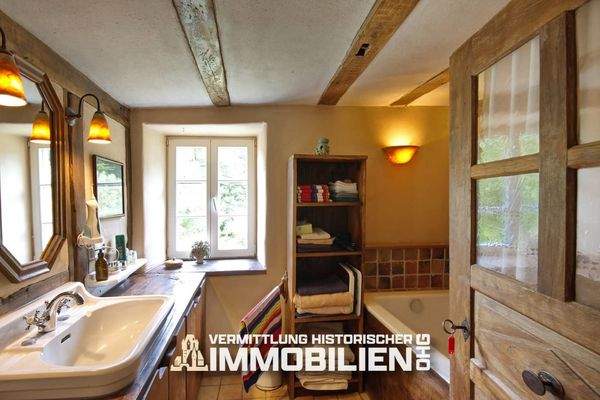 landhaus-eifel-alleinlage-obergeschoss-bad