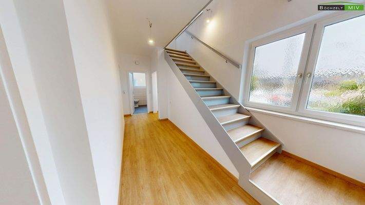 Vorraum EG und Treppe ins OG