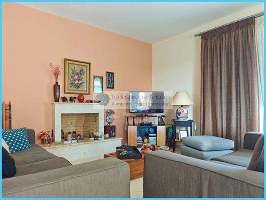 eb5611ccfae74a74a9ae72e89529a40d-original