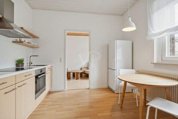 Küche_KI möbiliert