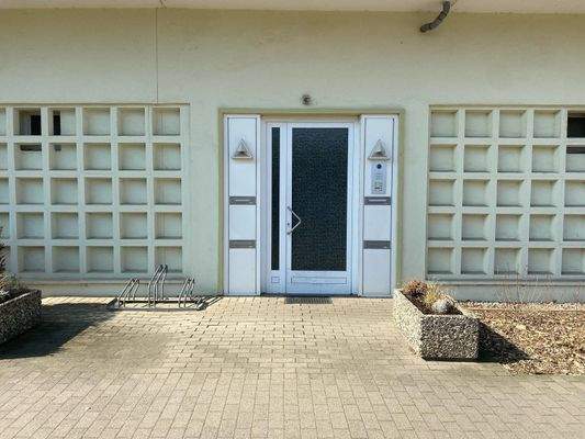 Hauseingang Mehrfamilienhaus