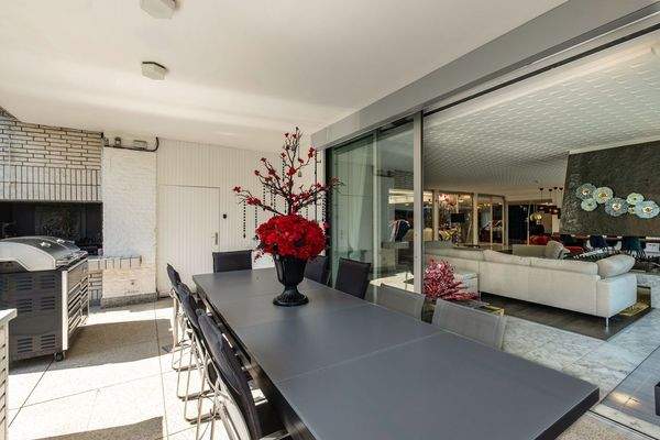 Essbereich Terrasse mit Außenkamin