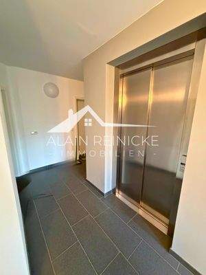 Fahrstuhl auf jeder Etage