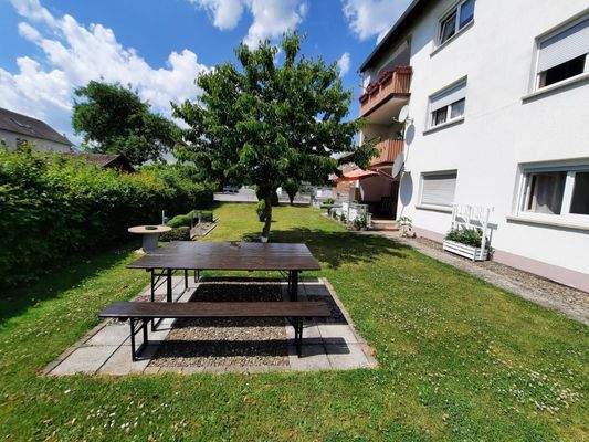 Michelau-Hauptansicht mit Garten.jpg