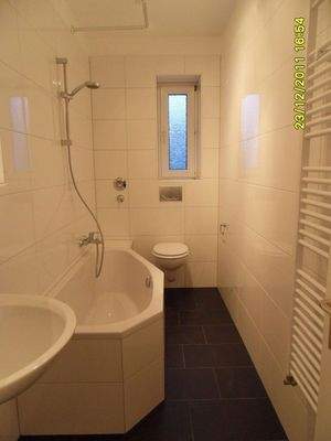 Badewannebad mit Fenster