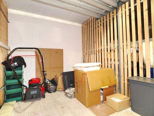 Kellerabteil mit Strom & Licht