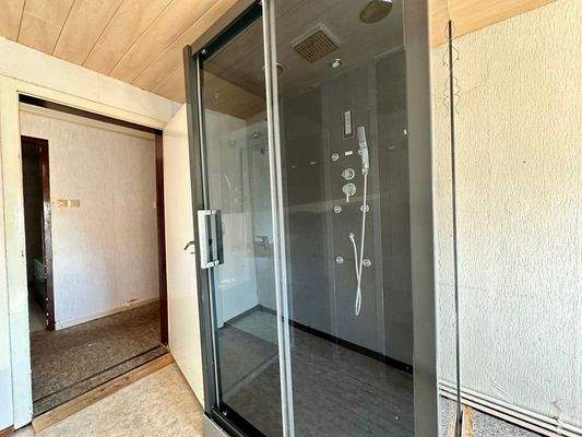 separate Duschkabine - auch hier kann ein Bad entstehen