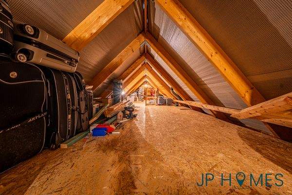 Abstellfläche Spitzboden