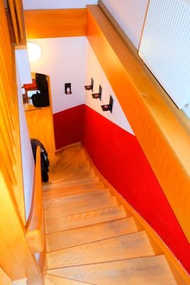  Treppe vom EG zum OG (Maisonette).jpg