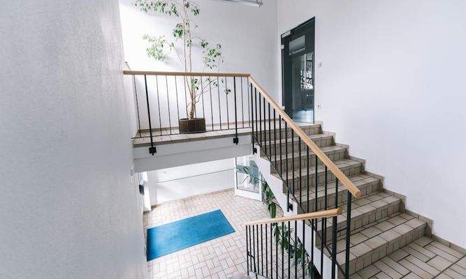 Eingang + Treppenhaus