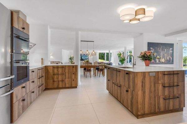 Erdgeschoss Küche mit Einbauküche