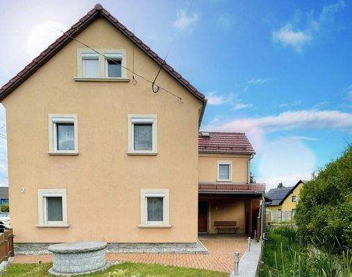 Seitenansicht mit Garten