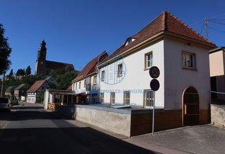 straßenseitige Gesamtansicht 