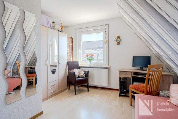 Kinder-oder Arbeitszimmer im DG