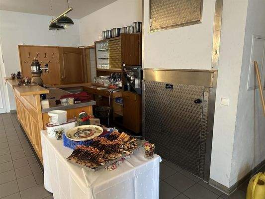 Saal mit Speiseaufzug