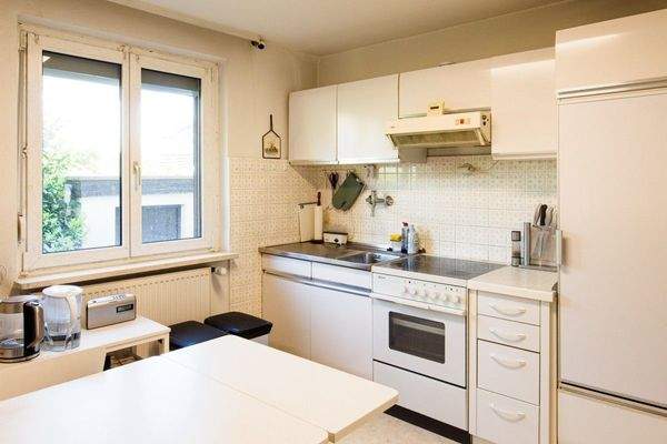 Die helle Einbauküche