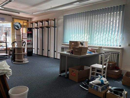 Ladenfläche mit Straßenzugang