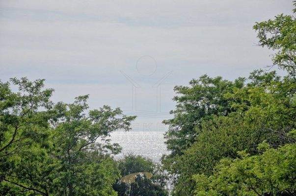 Atemberaubende Lage direkt am Meer