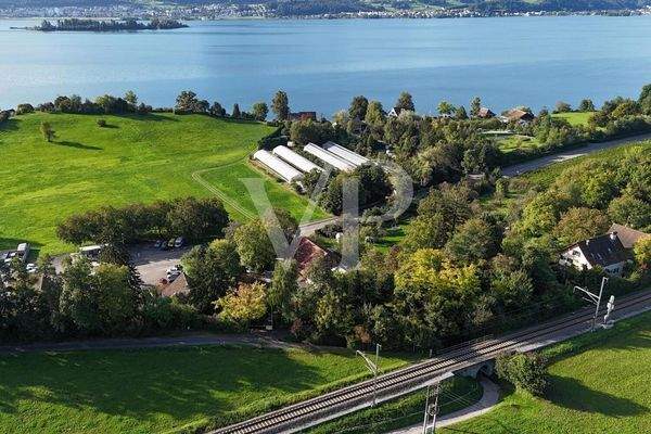 Blick von Norden mit See